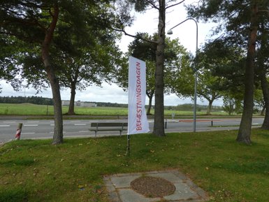 Fortunfortet. Befæstningsdagen 2019. I lighed med de seneste år blev der reklameret for Befæstningsdagen med et beachflag på hjørnet af Hjortekærsvej og Dyrehavegaardsvej.