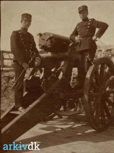 Christiansholms Batteri To kornetter ved en 15 cm kanon 1915. Arkiv.dk.