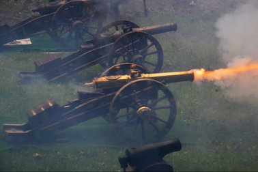 Fortunfortet. Isteddagen 2017. Aktive Kanonerer sørgede for bulder og brag samt røg og damp under opførelsen af slaget på Isted Hede d. 25. juli 1850.